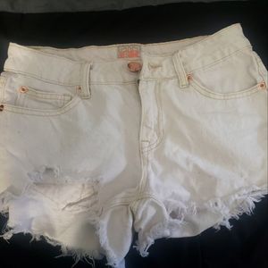 White distressed jean shorts
